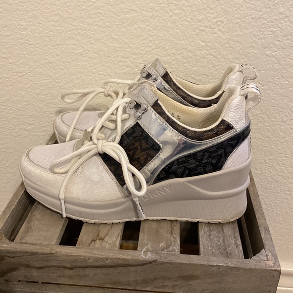 DKNY Sneakers - Picture 3 of 5